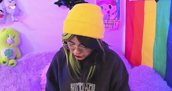 Snapshot of NekoWaifu chatting on 10/30/25, 01:01 NekoWaifu online show from 10/30/25, 01:01