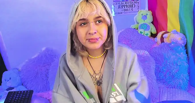 Snapshot of NekoWaifu chatting on 11/08/25, 12:11 NekoWaifu online show from 11/08/25, 12:11