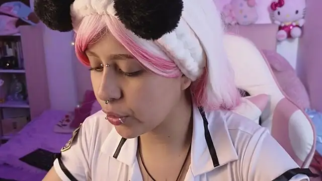 NekoWaifu online show from 05/25/26, 03:07