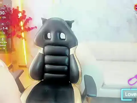 Snapshot of Isabella_Blondetf chatting on 10/06/25, 08:06 Isabella Blondetf online show from 10/06/25, 08:06