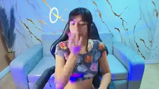 Snapshot of Isabella_Blondetf chatting on 10/20/25, 01:00 Isabella Blondetf online show from 10/20/25, 01:00