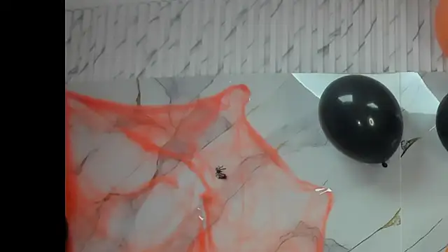 Snapshot of Isabella_Blondetf chatting on 10/28/25, 08:00 Isabella Blondetf online show from 10/28/25, 08:00