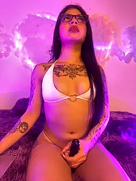 Snapshot of -Dannii- chatting on 09/20/25, 03:40 -Dannii- online show from 09/20/25, 03:40