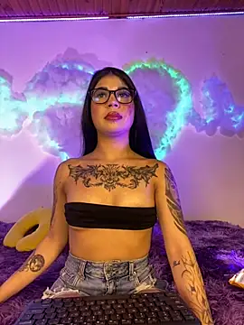 Snapshot of -Dannii- chatting on 10/09/25, 09:57 -Dannii- online show from 10/09/25, 09:57