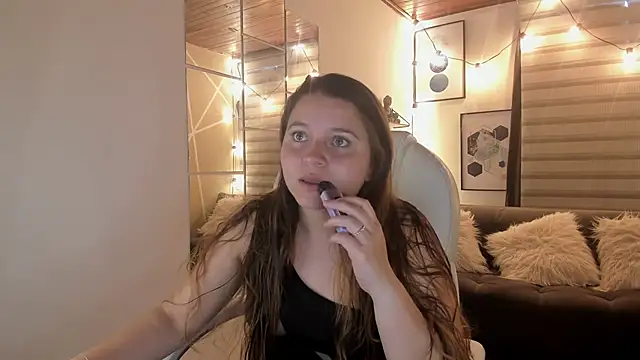 sophiee09  online show from 10/13/25, 03:12