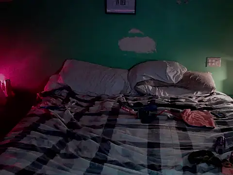 Snapshot of versatilevortex chatting on 10/03/25, 03:14 versatilevortex online show from 10/03/25, 03:14