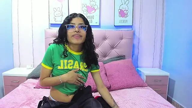 Snapshot of Issaa_Tyler chatting on 10/19/25, 02:56 Issaa Tyler online show from 10/19/25, 02:56