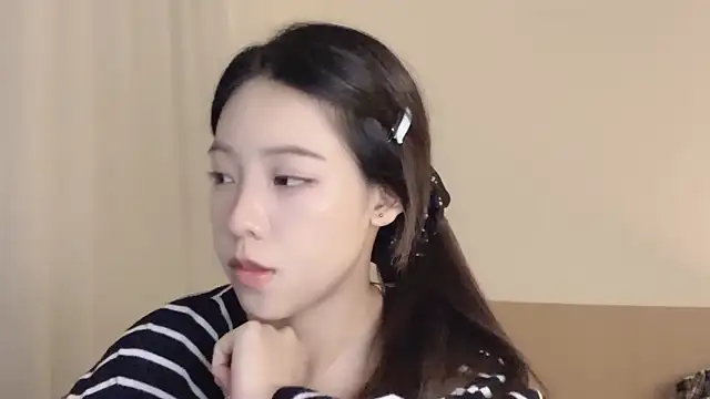 Snapshot of Meng_777 chatting on 10/25/25, 12:23 Meng 777 online show from 10/25/25, 12:23