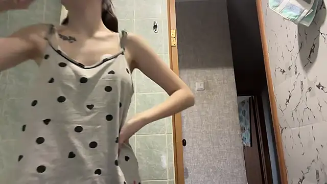 Snapshot of MargarettNewbie chatting on 10/10/25, 04:11 MargarettNewbie online show from 10/10/25, 04:11