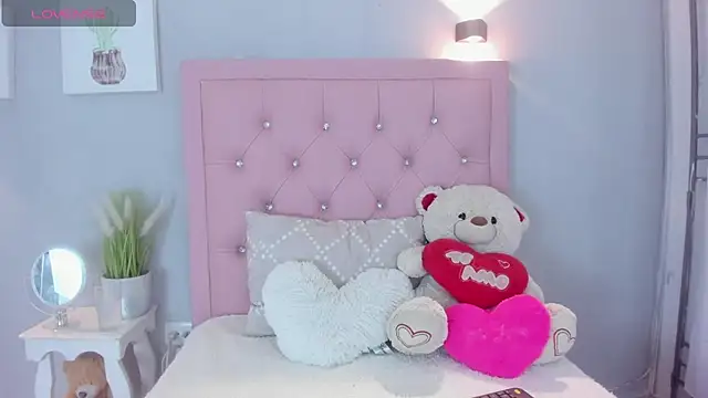 Snapshot of InnocentVibes chatting on 10/07/25, 08:17 InnocentVibes online show from 10/07/25, 08:17