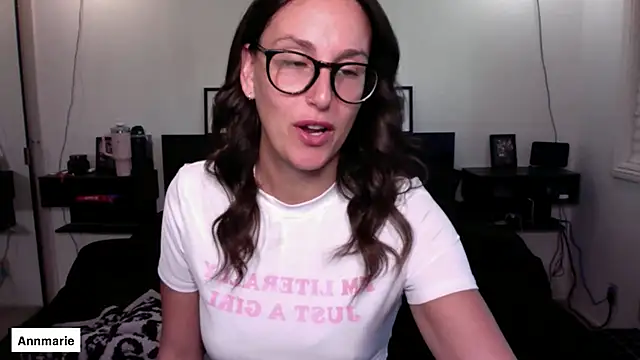 Snapshot of annmarieferrara chatting on 10/24/25, 04:14 annmarieferrara online show from 10/24/25, 04:14