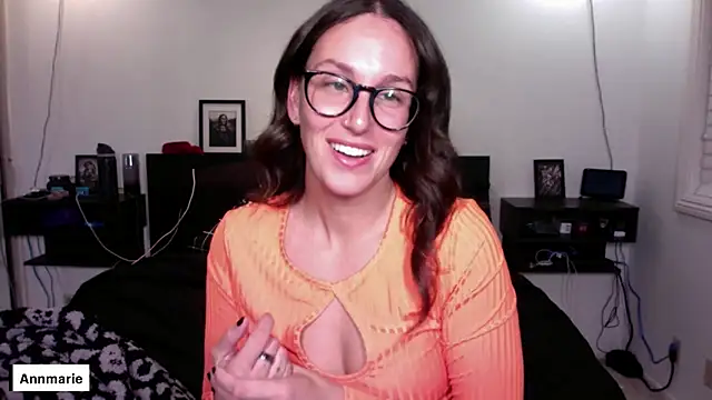 Snapshot of annmarieferrara chatting on 10/31/25, 04:08 annmarieferrara online show from 10/31/25, 04:08