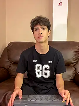 Snapshot of Xam_Collen chatting on 12/04/25, 04:38 Xam Collen online show from 12/04/25, 04:38