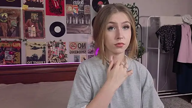 LinhStirna online show from 10/01/25, 01:06