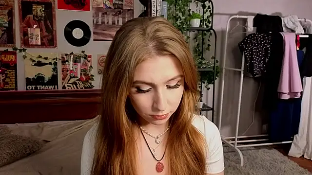 LinhStirna online show from 10/06/25, 01:19