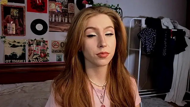 LinhStirna online show from 10/07/25, 01:52