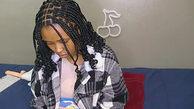 Snapshot of Serafynn chatting on 11/17/25, 12:16 Serafynn online show from 11/17/25, 12:16