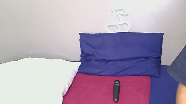 Snapshot of Serafynn chatting on 11/29/25, 02:31 Serafynn online show from 11/29/25, 02:31