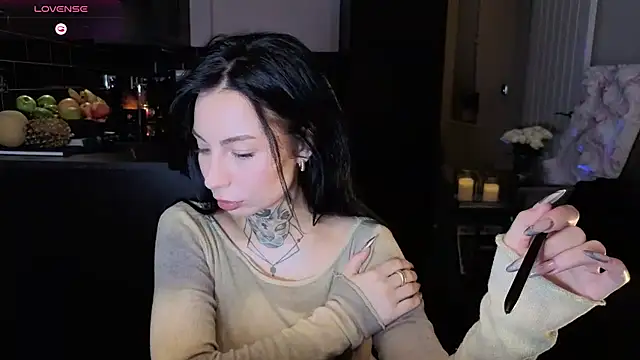 jeans-and-peach online show from 10/26/25, 01:55