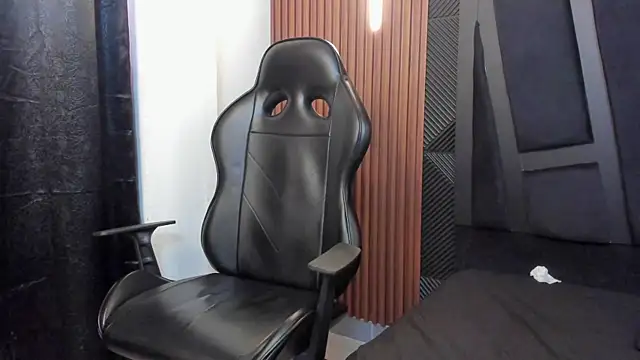 Snapshot of Hanna_Marshall_ chatting on 09/21/25, 02:19 Hanna Marshall online show from 09/21/25, 02:19