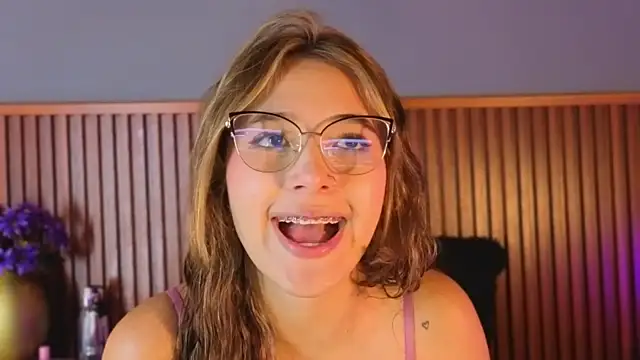 Snapshot of VictoriaSpark chatting on 10/01/25, 12:33 VictoriaSpark online show from 10/01/25, 12:33