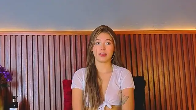 Snapshot of VictoriaSpark chatting on 10/07/25, 12:35 VictoriaSpark online show from 10/07/25, 12:35