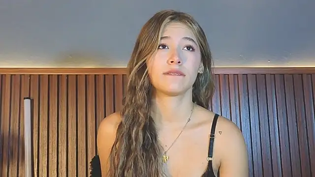 Snapshot of VictoriaSpark chatting on 10/20/25, 12:16 VictoriaSpark online show from 10/20/25, 12:16