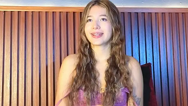 Snapshot of VictoriaSpark chatting on 10/26/25, 01:17 VictoriaSpark online show from 10/26/25, 01:17