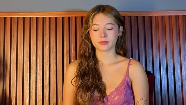 Snapshot of VictoriaSpark chatting on 10/30/25, 12:17 VictoriaSpark online show from 10/30/25, 12:17