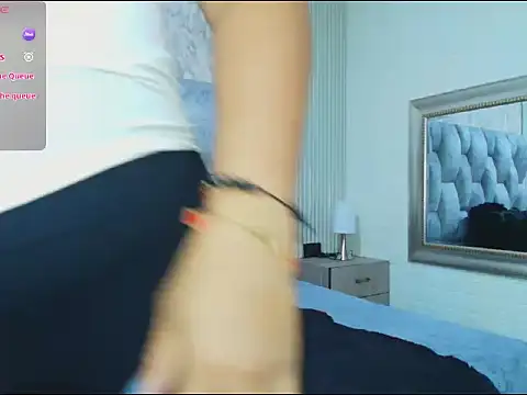 Snapshot of sofiagutierrez__ chatting on 09/23/25, 02:47 sofiagutierrez   online show from 09/23/25, 02:47