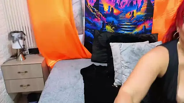 Snapshot of sofiagutierrez__ chatting on 10/10/25, 02:43 sofiagutierrez   online show from 10/10/25, 02:43