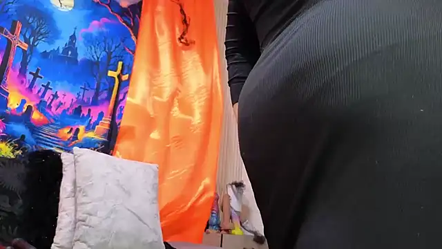 Snapshot of sofiagutierrez__ chatting on 10/11/25, 03:06 sofiagutierrez   online show from 10/11/25, 03:06