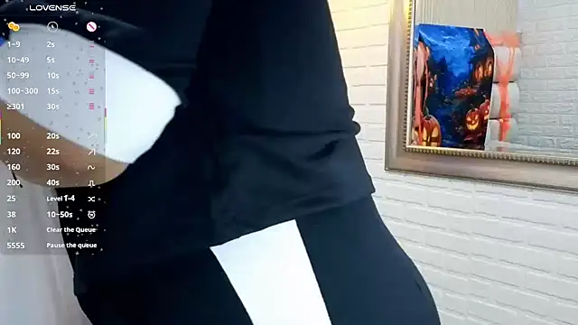 Snapshot of sofiagutierrez__ chatting on 10/13/25, 03:56 sofiagutierrez   online show from 10/13/25, 03:56