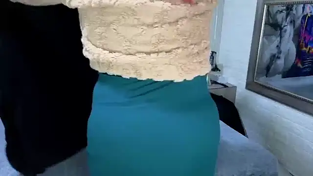 Snapshot of sofiagutierrez__ chatting on 10/22/25, 03:07 sofiagutierrez   online show from 10/22/25, 03:07