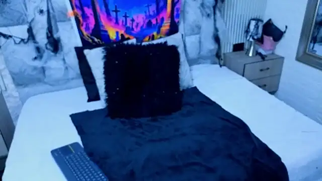 Snapshot of sofiagutierrez__ chatting on 10/25/25, 03:03 sofiagutierrez   online show from 10/25/25, 03:03