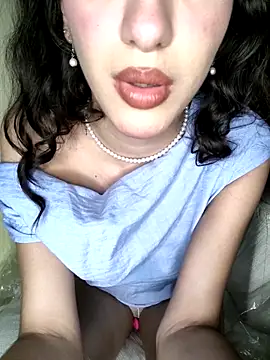 Emily-hottson online show from 09/25/25, 10:46