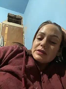 Snapshot of priscila_luv chatting on 09/28/25, 04:40 priscila luv online show from 09/28/25, 04:40