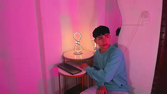 Snapshot of Peter_chase chatting on 11/07/25, 05:57 Peter chase online show from 11/07/25, 05:57