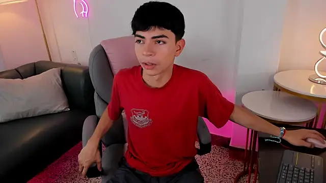 Snapshot of Peter_chase chatting on 11/11/25, 06:19 Peter chase online show from 11/11/25, 06:19