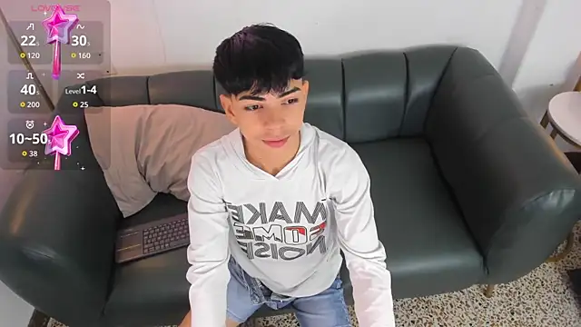 Snapshot of Peter_chase chatting on 11/18/25, 06:23 Peter chase online show from 11/18/25, 06:23