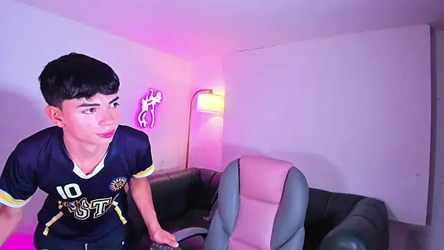 Snapshot of Peter_chase chatting on 12/03/25, 06:17 Peter chase online show from 12/03/25, 06:17