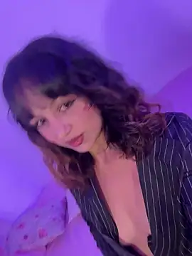 Snapshot of MaiaRouge chatting on 09/26/25, 09:24 MaiaRouge online show from 09/26/25, 09:24