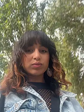 Snapshot of MaiaRouge chatting on 10/16/25, 08:37 MaiaRouge online show from 10/16/25, 08:37