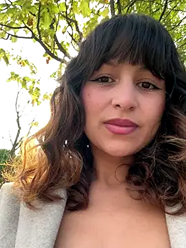 Snapshot of MaiaRouge chatting on 10/24/25, 08:11 MaiaRouge online show from 10/24/25, 08:11