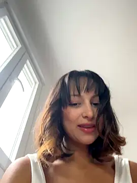 Snapshot of MaiaRouge chatting on 10/31/25, 11:00 MaiaRouge online show from 10/31/25, 11:00