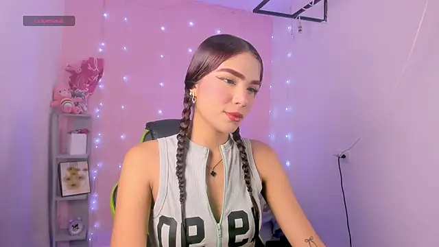 Snapshot of ashlysmith_01 chatting on 10/01/25, 03:56 ashlysmith 01 online show from 10/01/25, 03:56