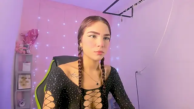 Snapshot of ashlysmith_01 chatting on 10/06/25, 04:10 ashlysmith 01 online show from 10/06/25, 04:10