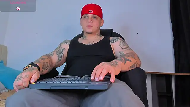 Snapshot of denis_munera chatting on 10/05/25, 02:15 denis munera online show from 10/05/25, 02:15