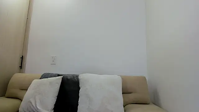 Snapshot of Biscuit_oliva chatting on 10/25/25, 04:02 Biscuit oliva online show from 10/25/25, 04:02