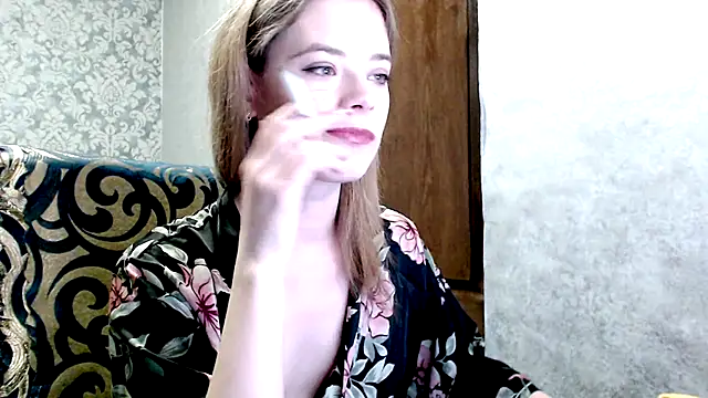 Snapshot of Kate__Loves chatting on 10/10/25, 05:34 Kate Loves online show from 10/10/25, 05:34